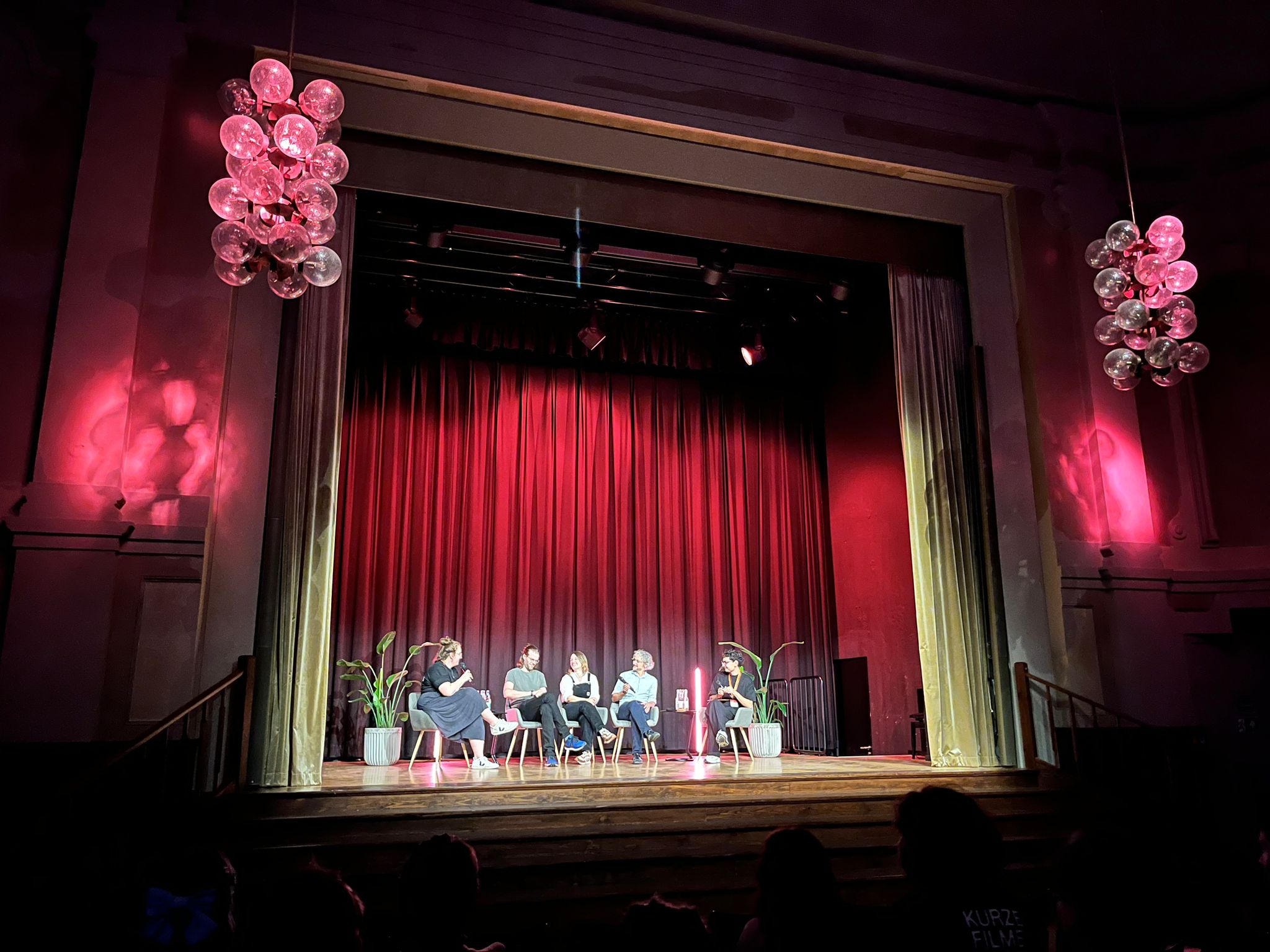 Team von CineShift bei einer nachhaltigen Filmproduktion in Berlin